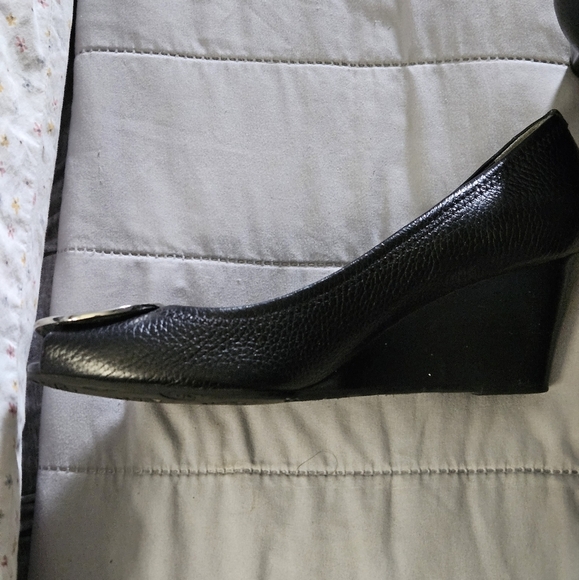 Tory Burch Black Wedges Peep Toe with Silver Logo Size 9.5 - Picture 2 of 10